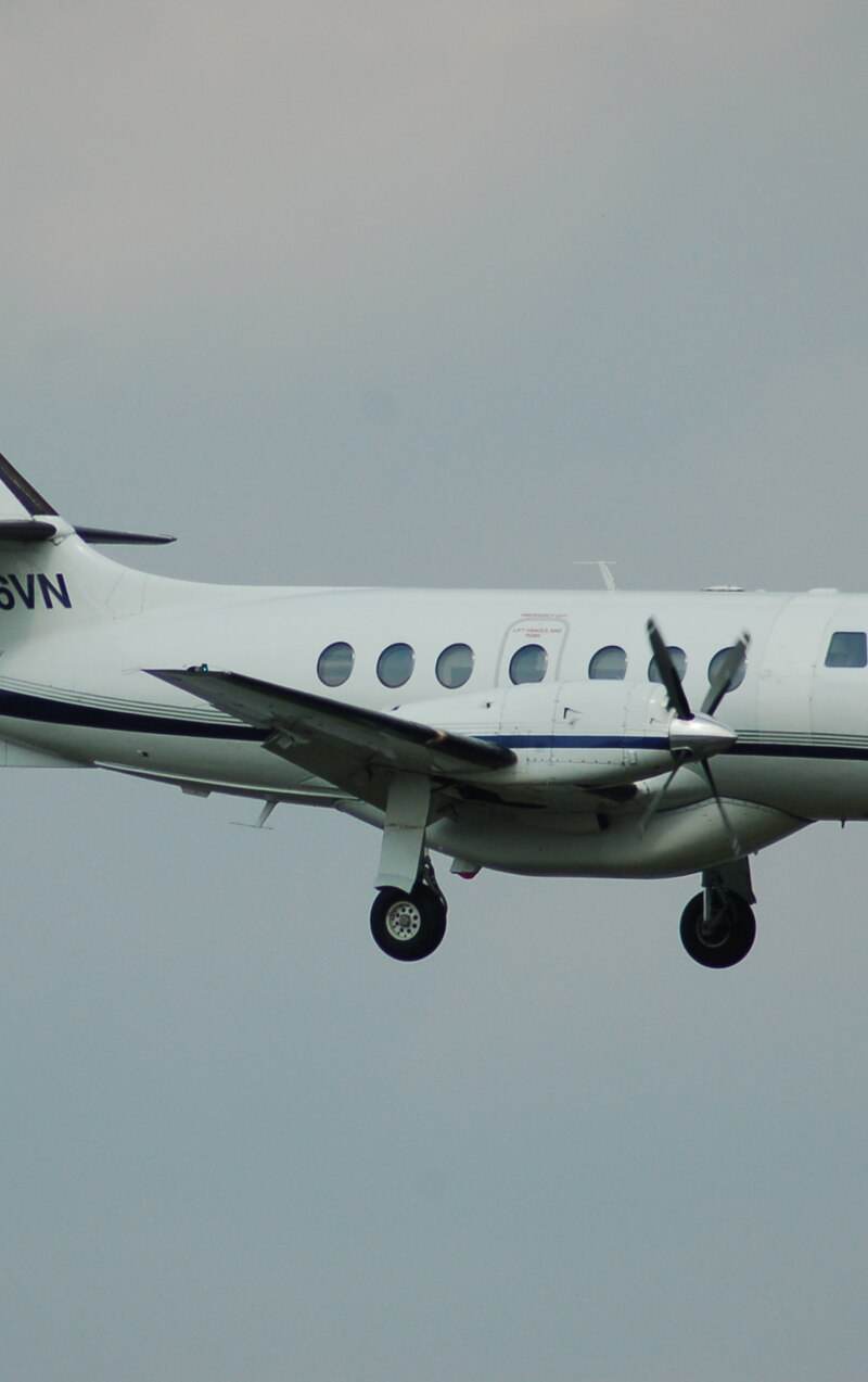 N646VN - Twin-engine aircraft