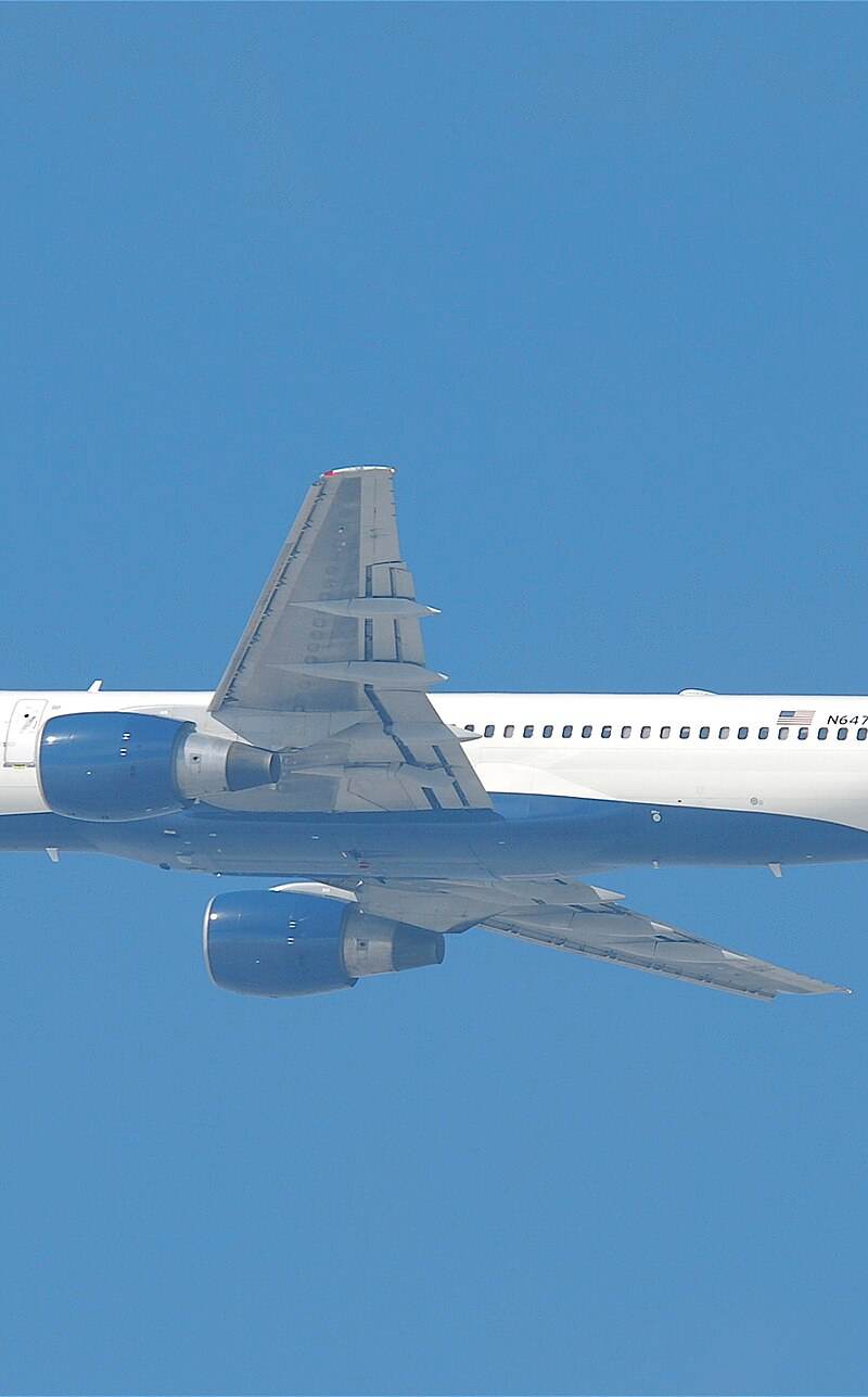 N647DL - Twin-engine aircraft