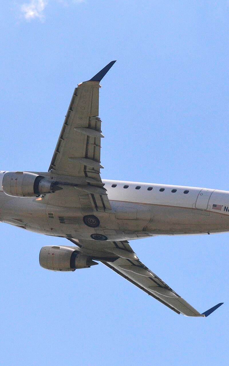 N647RW - Embraer