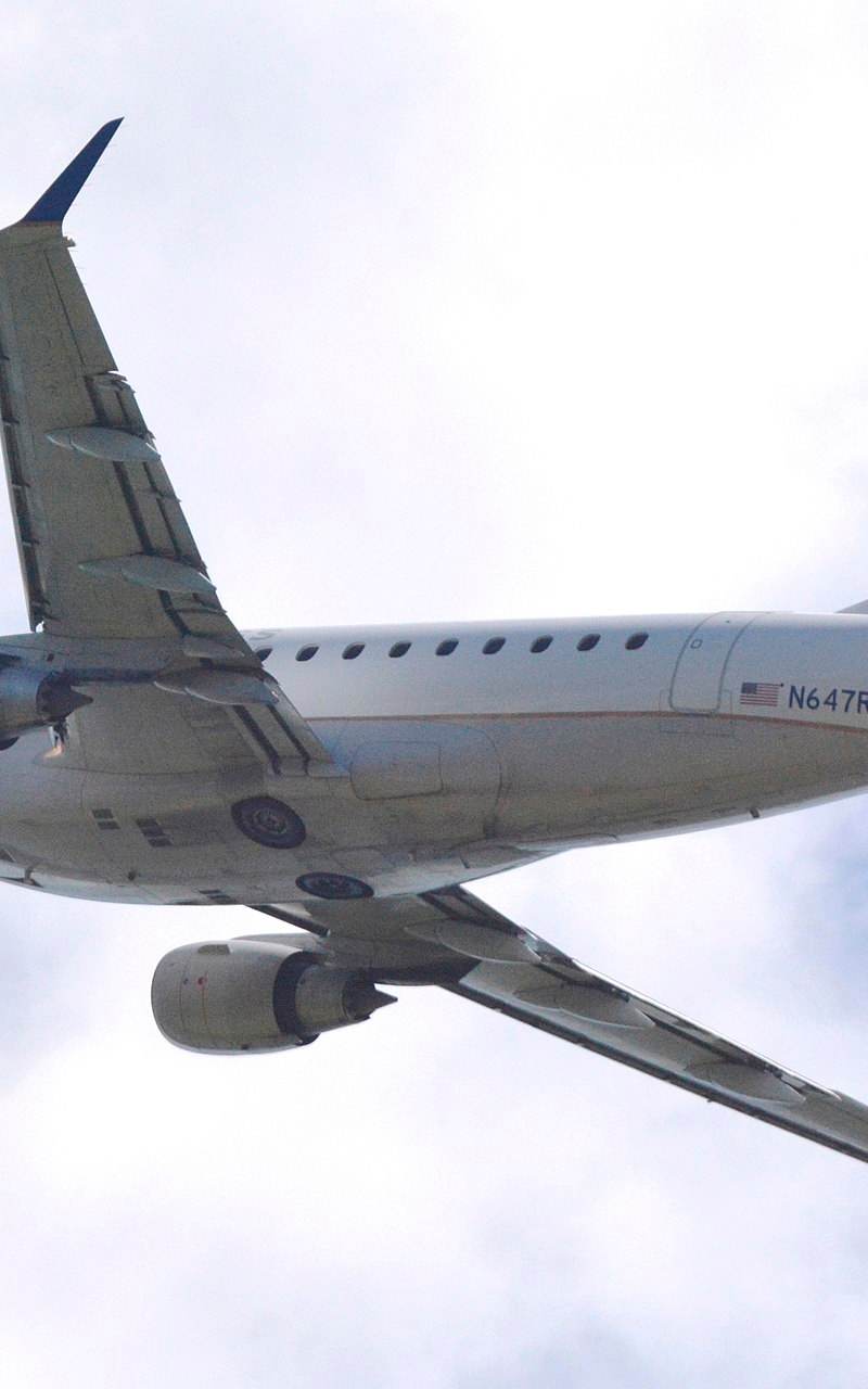 N647RW - Twin-engine aircraft