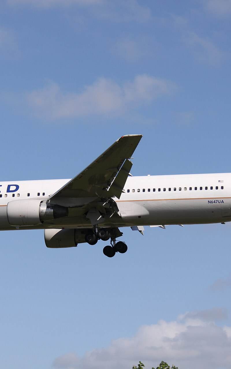 N647UA - Boeing