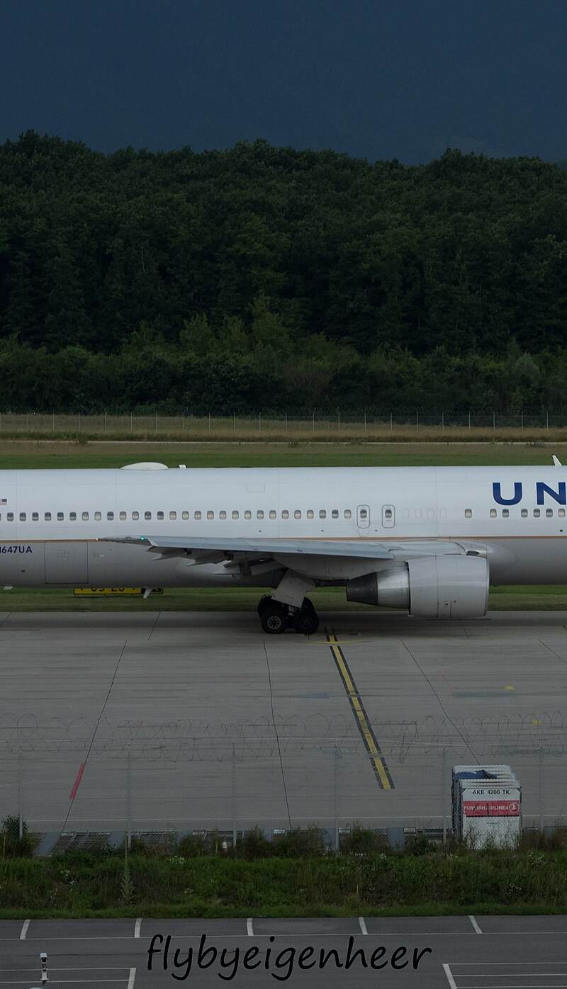 N647UA - Boeing