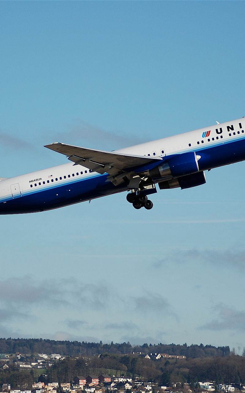 N648UA - Twin-engine aircraft