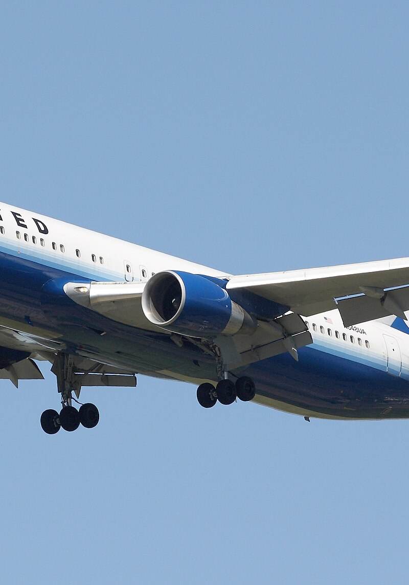 N648UA - Twin-engine aircraft