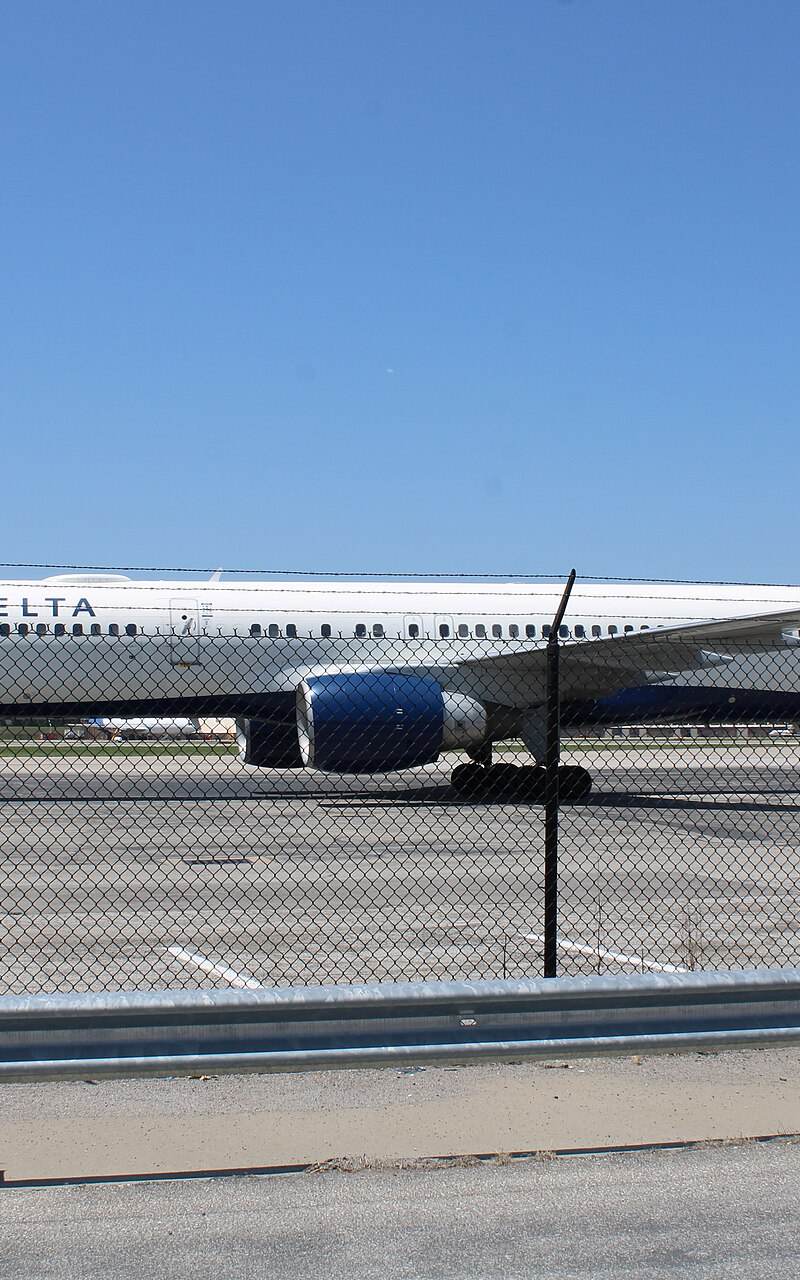N649DL - Twin-engine aircraft