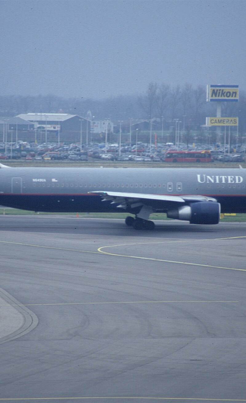 N649UA - Twin-engine aircraft