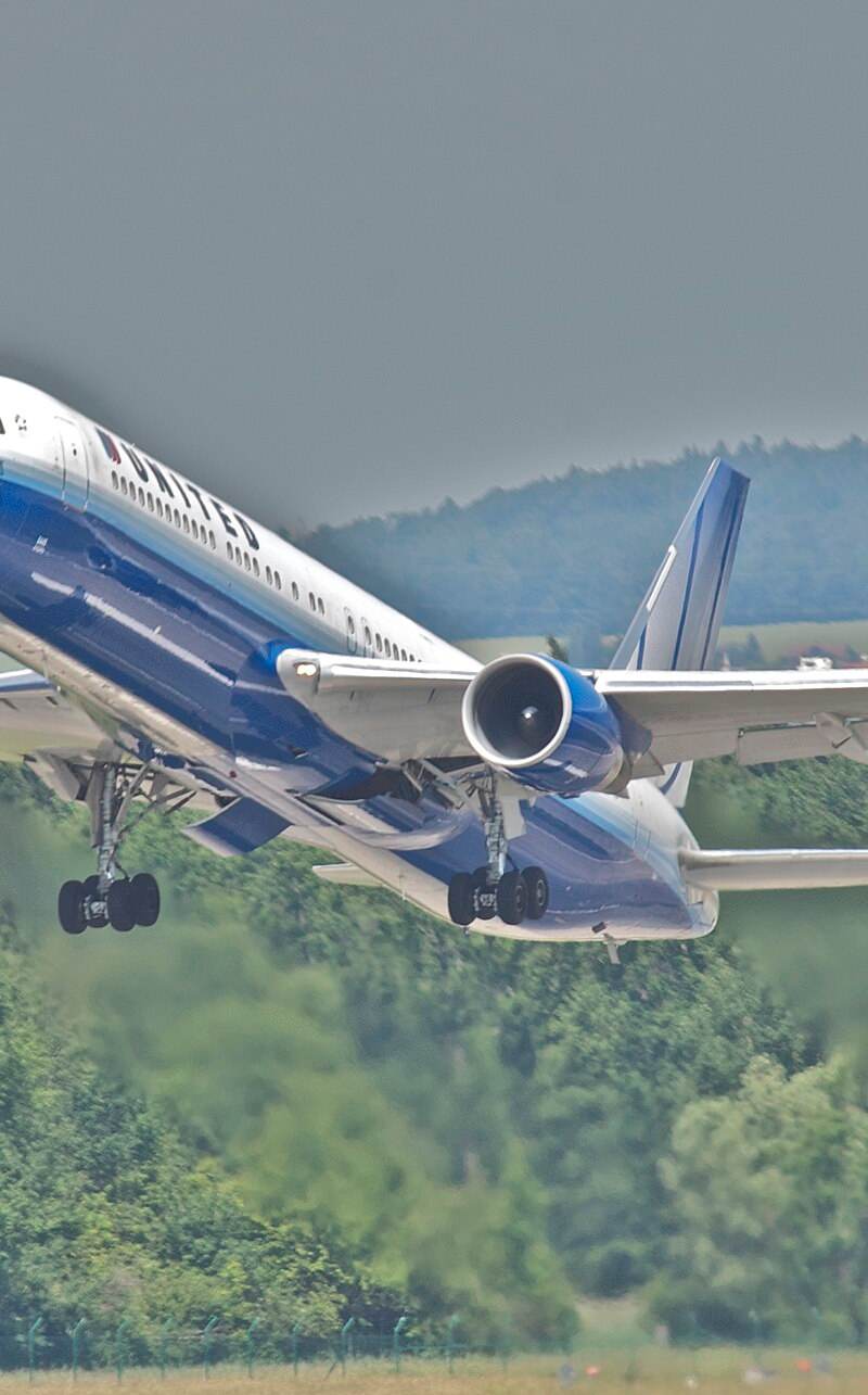 N649UA - Twin-engine aircraft