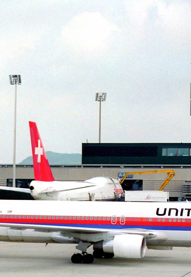 N650UA - Twin-engine aircraft