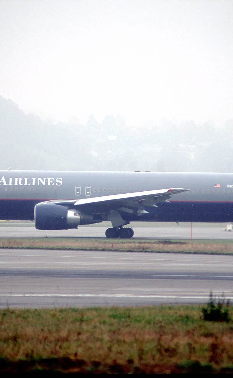 N651UA - Twin-engine aircraft