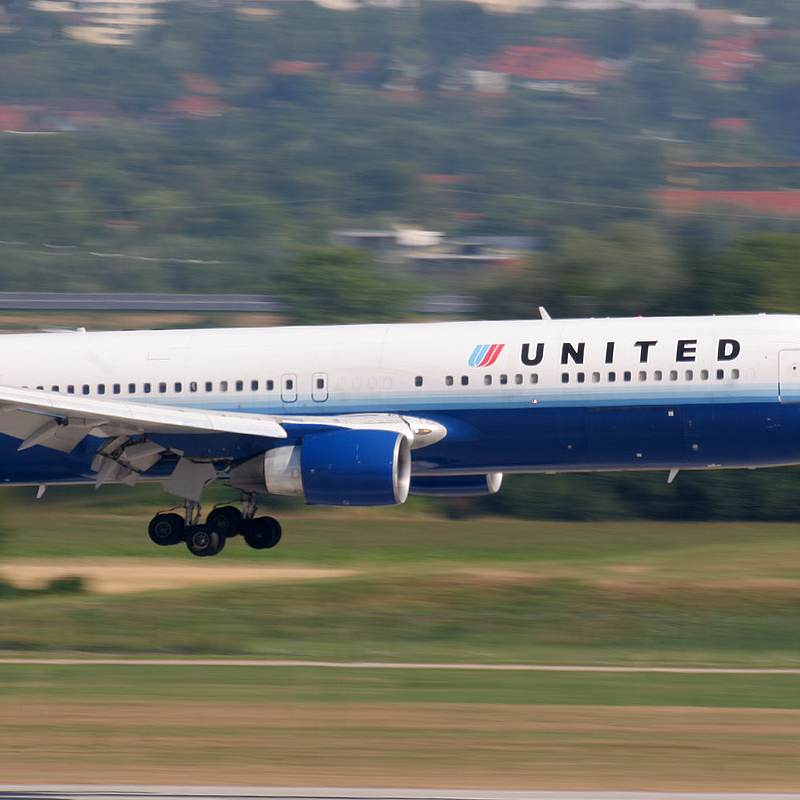 N649UA - Twin-engine aircraft
