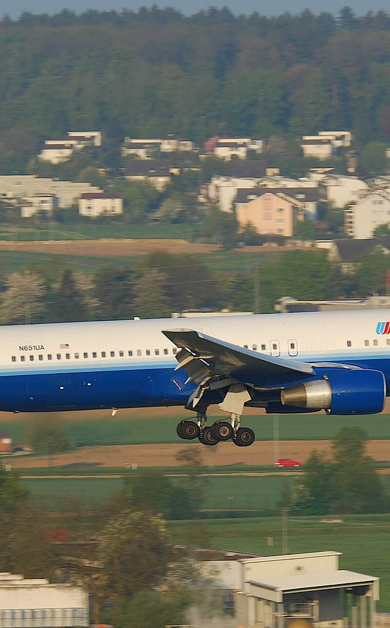 N651UA - Twin-engine aircraft