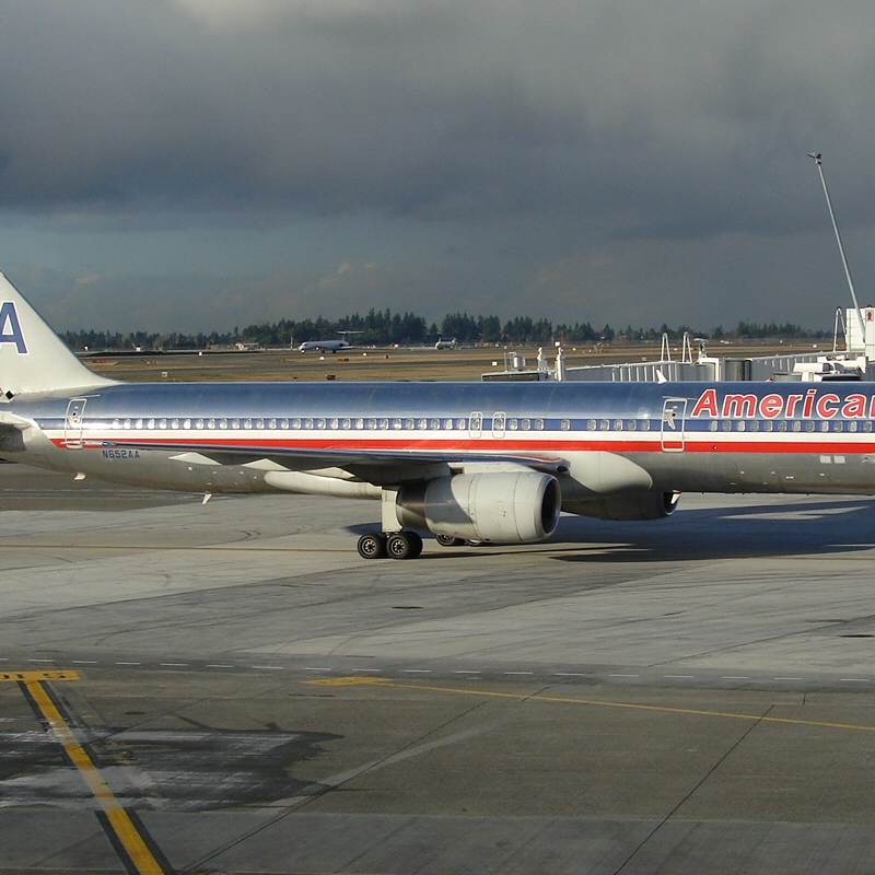 N652AA - Twin-engine aircraft