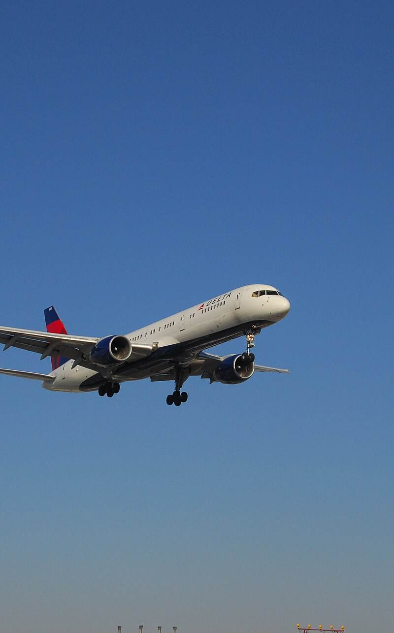 N652DL - Twin-engine aircraft