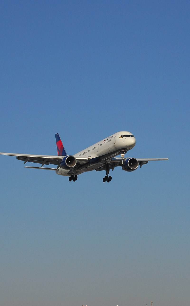 N652DL - Twin-engine aircraft