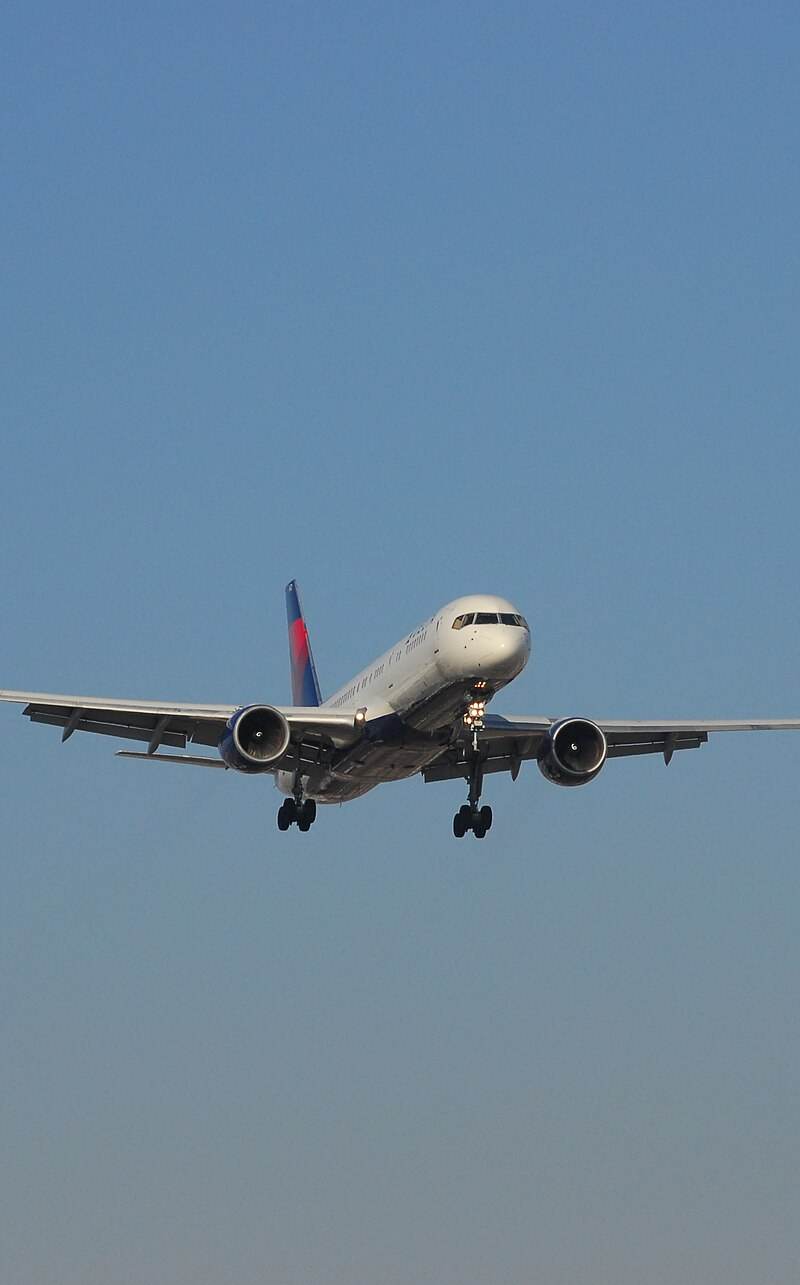 N652DL - Twin-engine aircraft