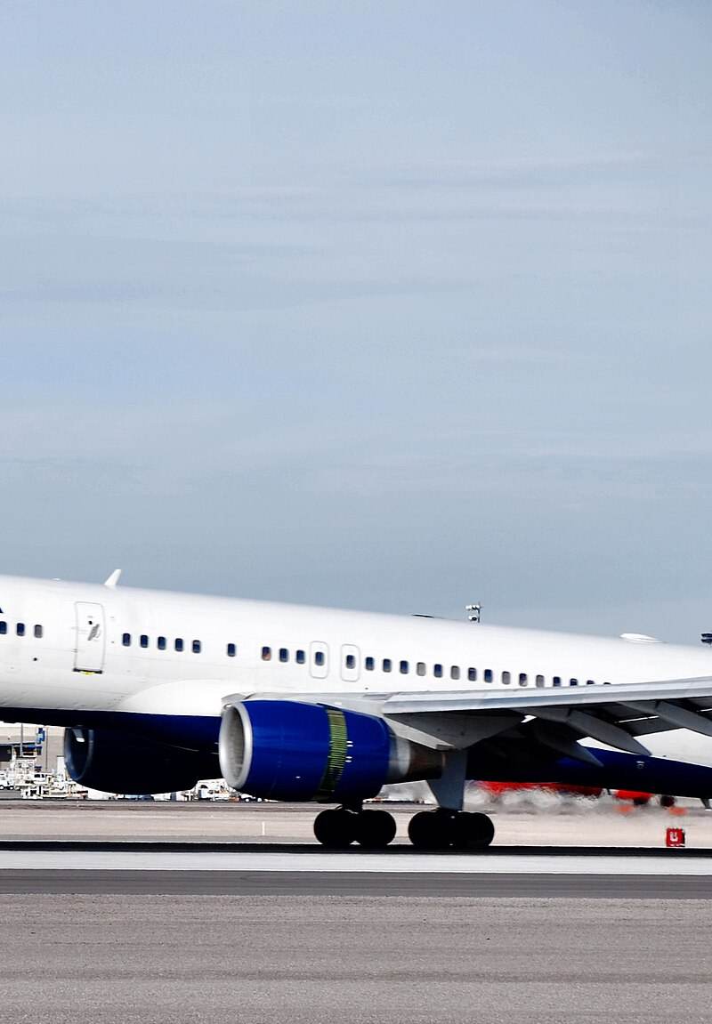 N652DL - Twin-engine aircraft
