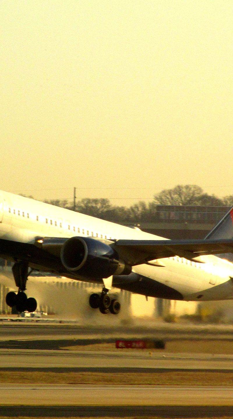 N652DL - Twin-engine aircraft