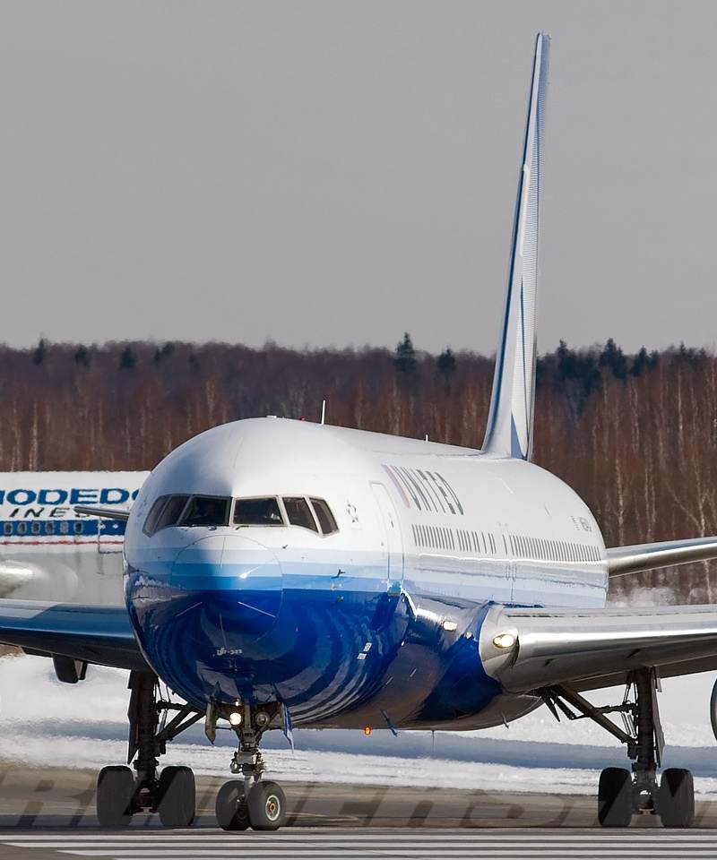 N654UA - Twin-engine aircraft