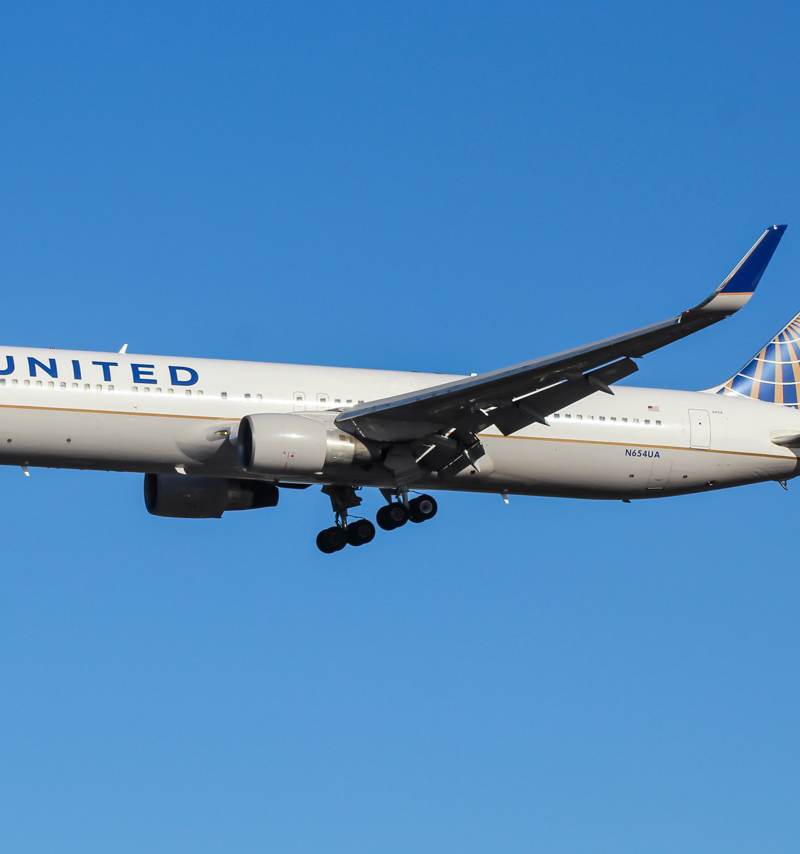 N654UA - Twin-engine aircraft
