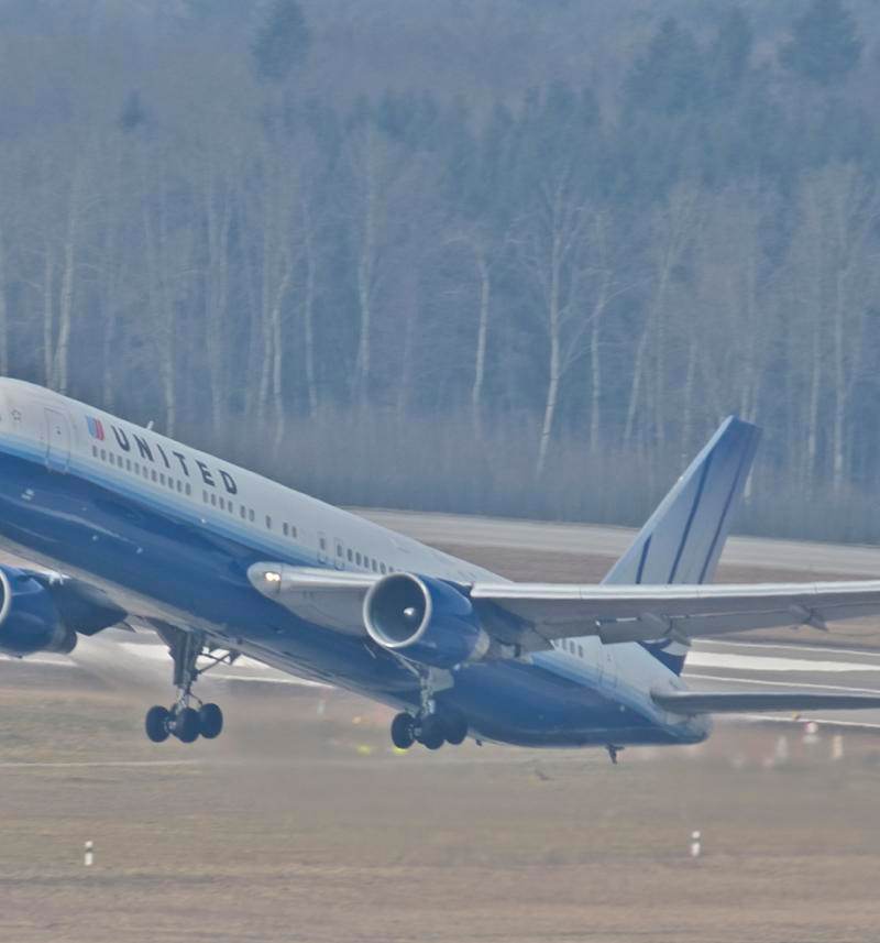 N654UA - Twin-engine aircraft