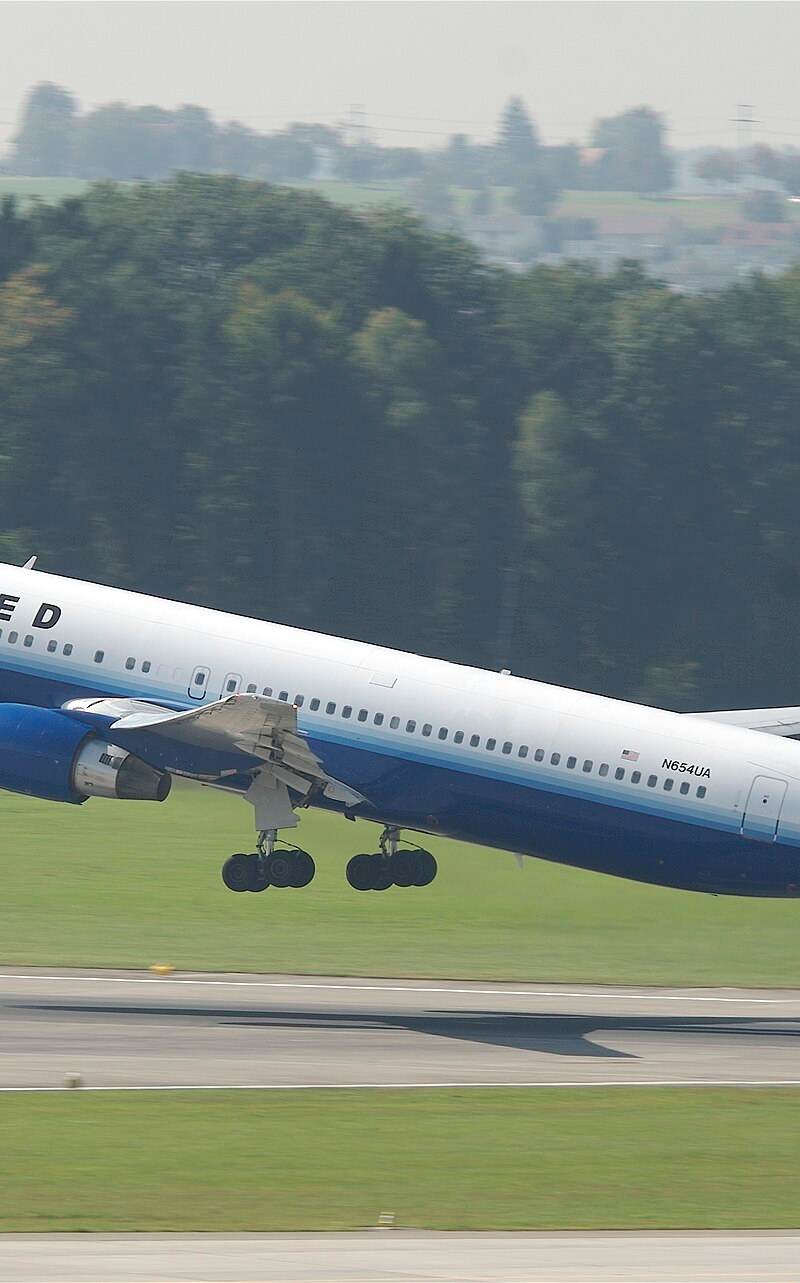 N654UA - Twin-engine aircraft