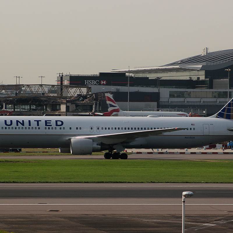 N655UA - Twin-engine aircraft