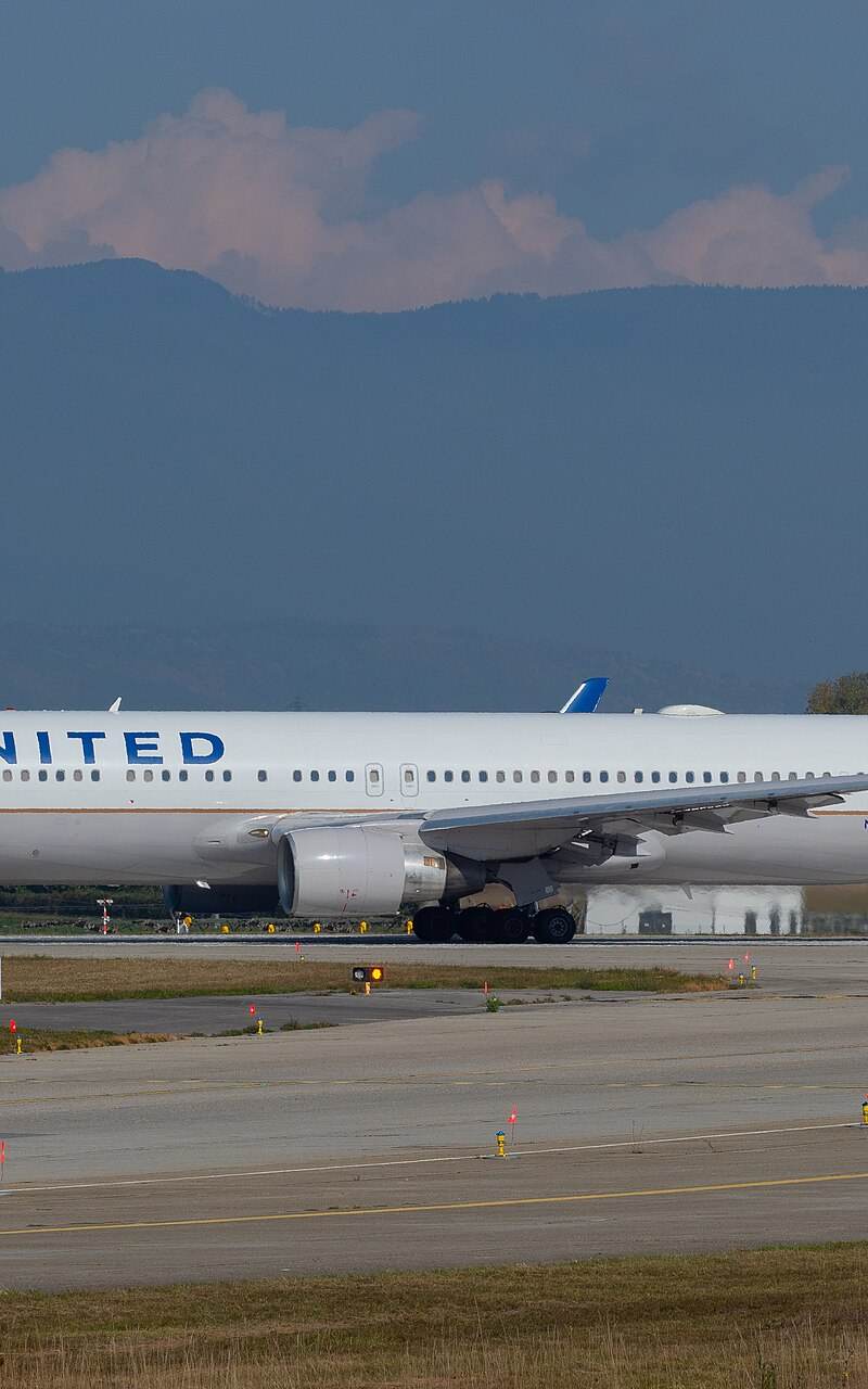 N655UA - Boeing
