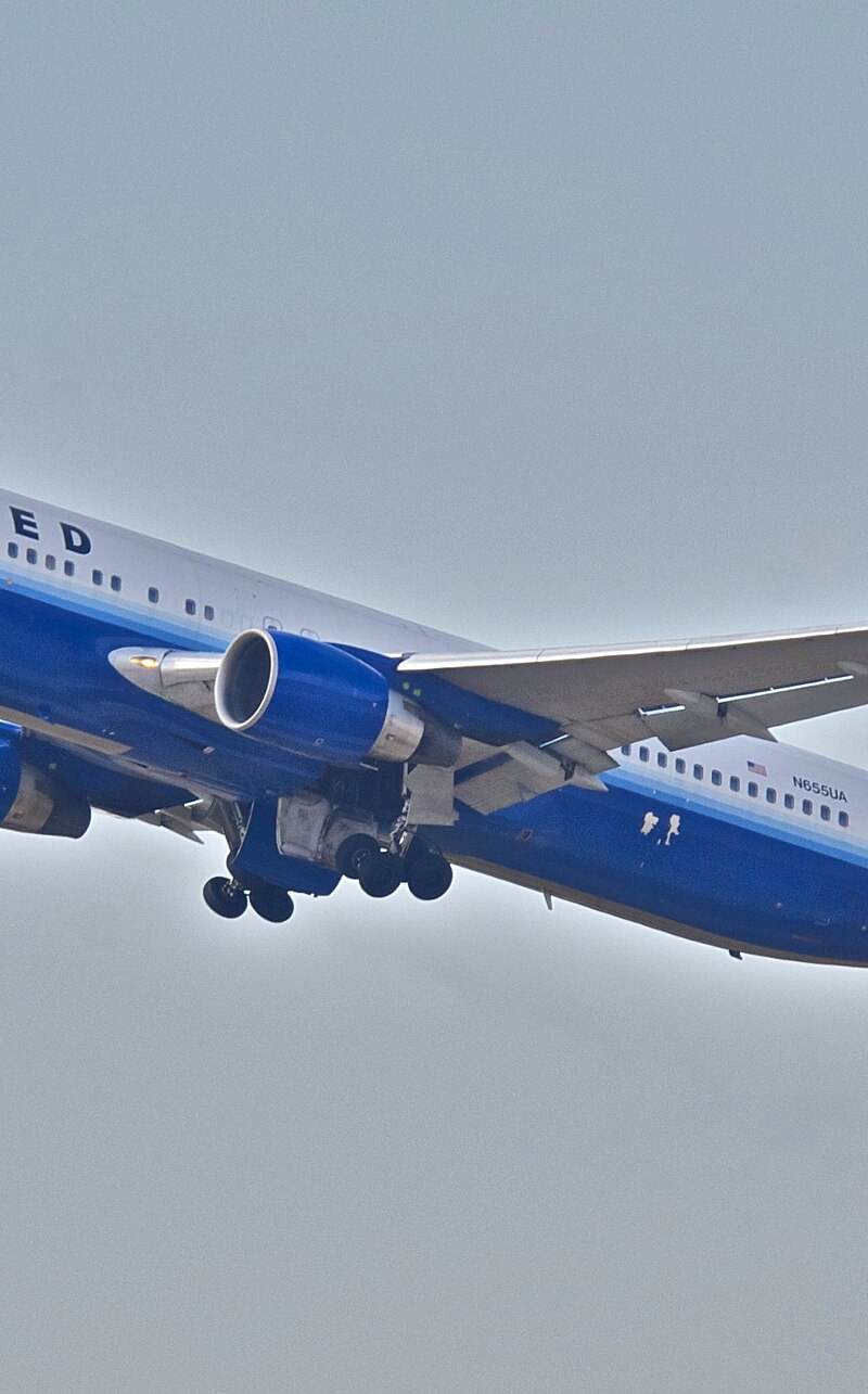 N655UA - Twin-engine aircraft