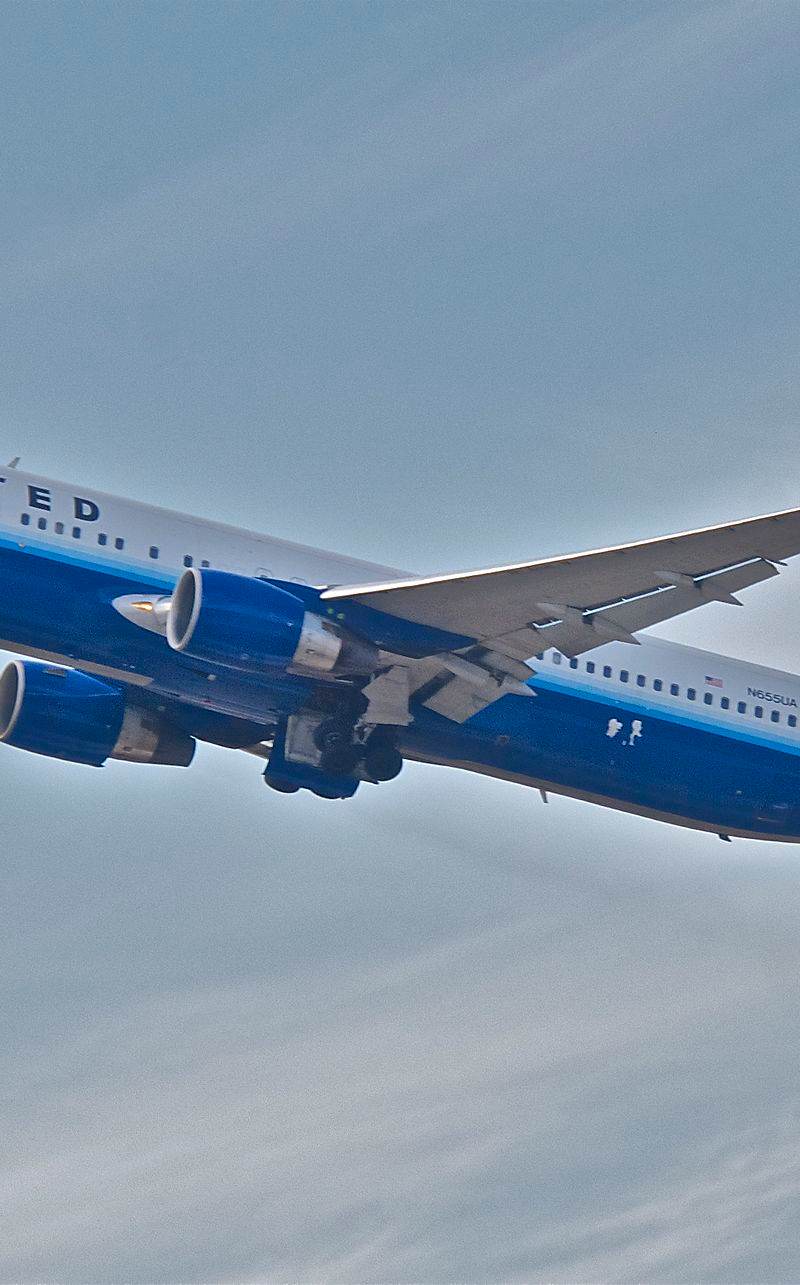 N655UA - Twin-engine aircraft