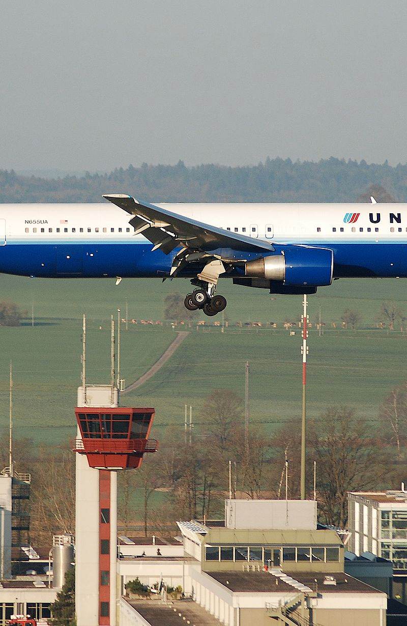 N655UA - Twin-engine aircraft