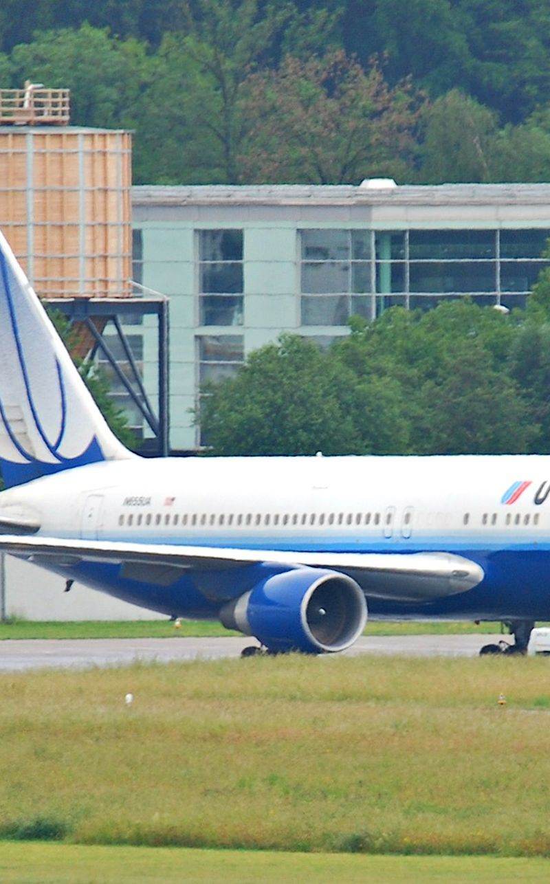 N655UA - Boeing
