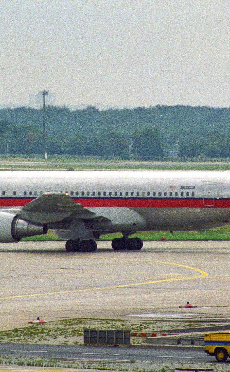 N655US - Twin-engine aircraft