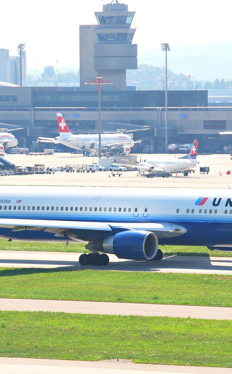 N657UA - Twin-engine aircraft