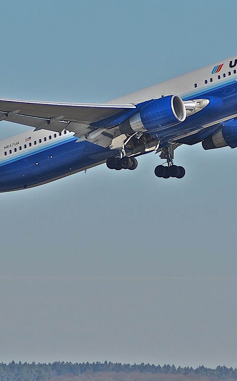 N657UA - Twin-engine aircraft