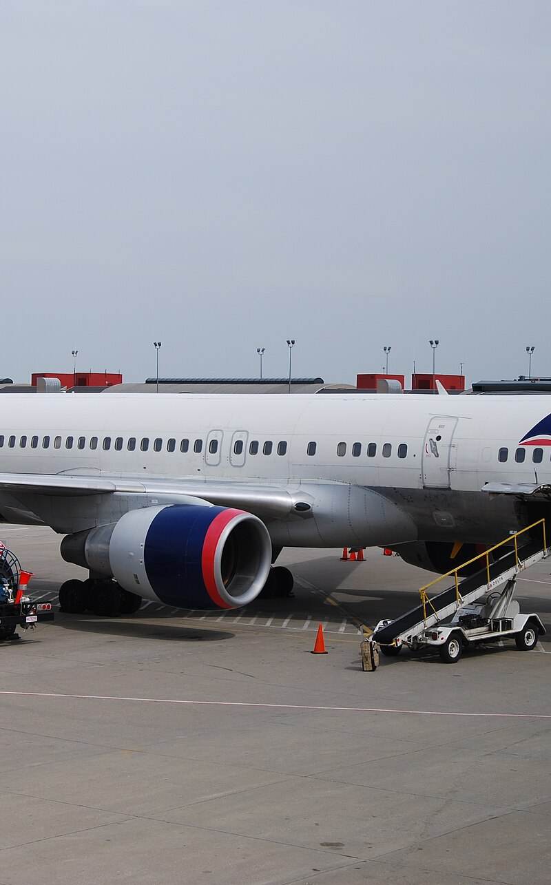 N658DL - Twin-engine aircraft