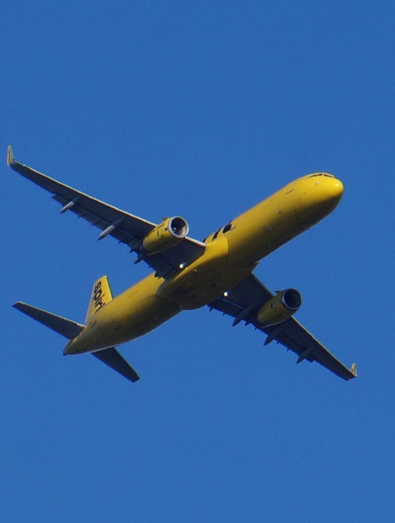 N659NK - Twin-engine aircraft