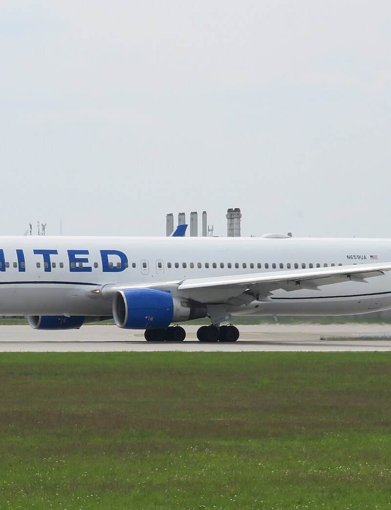 N659UA - Twin-engine aircraft