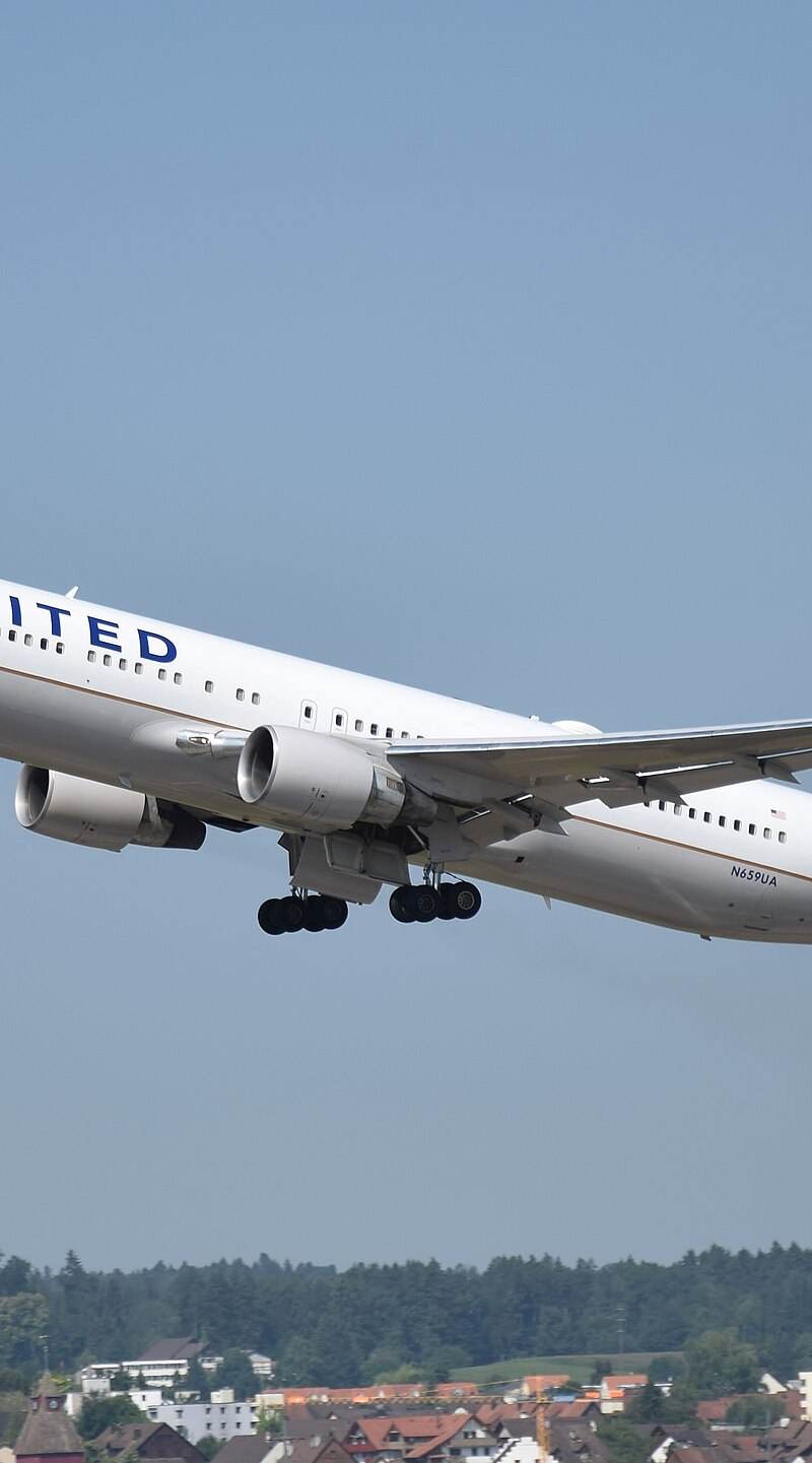 N659UA - Twin-engine aircraft