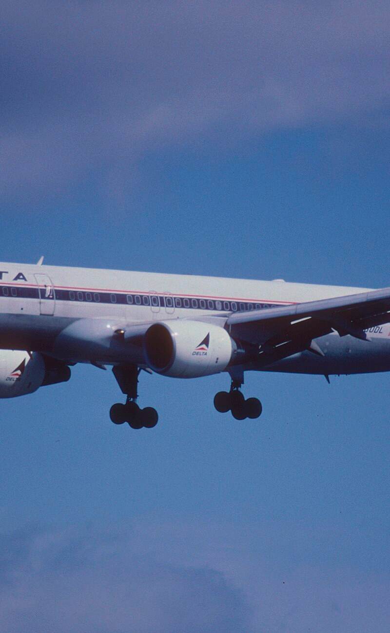 N660DL - Twin-engine aircraft