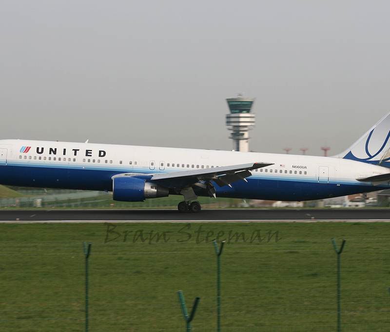 N660UA - Boeing