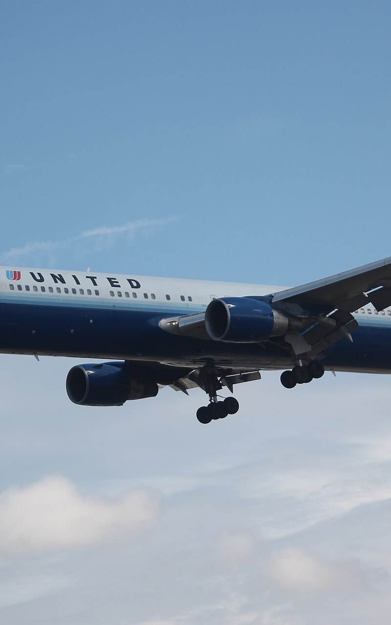 N660UA - Twin-engine aircraft