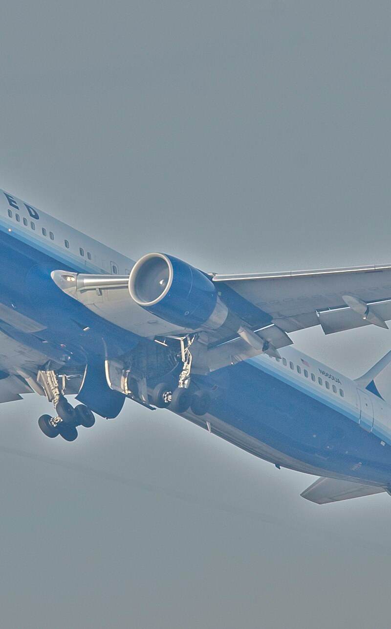 N660UA - Twin-engine aircraft