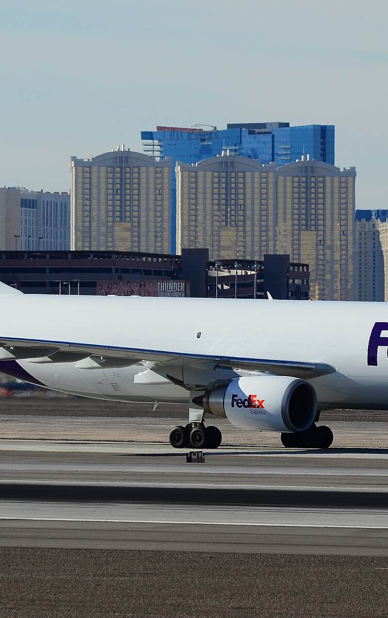 N661FE - Twin-engine aircraft
