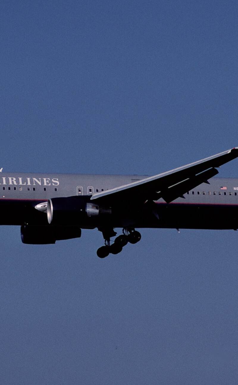 N661UA - Twin-engine aircraft
