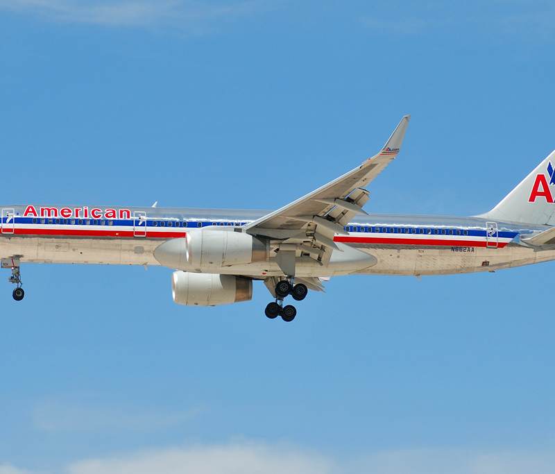 N662AA - Twin-engine aircraft