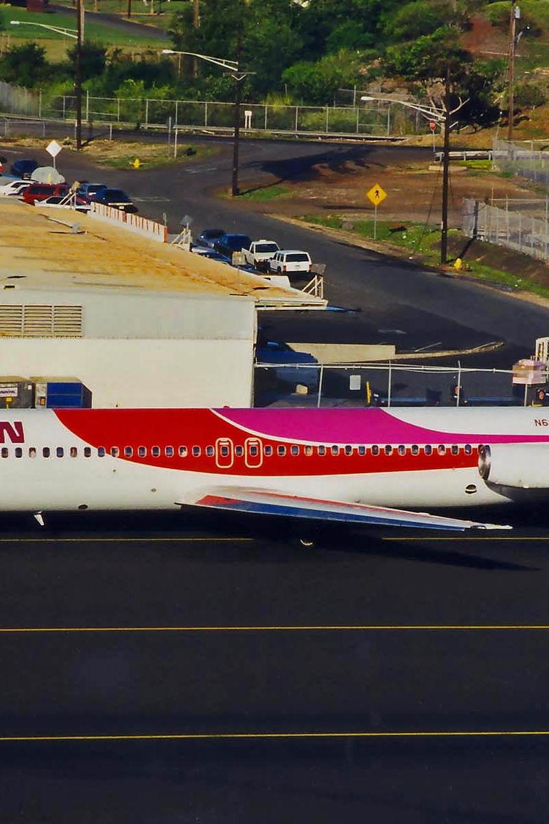 N662HA - Twin-engine aircraft