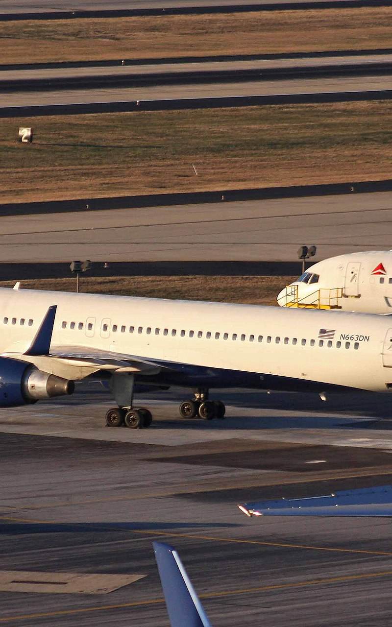 N663DN - Twin-engine aircraft