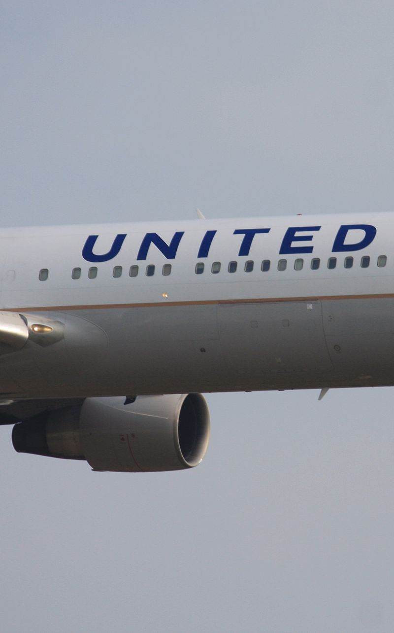 N663UA - Twin-engine aircraft