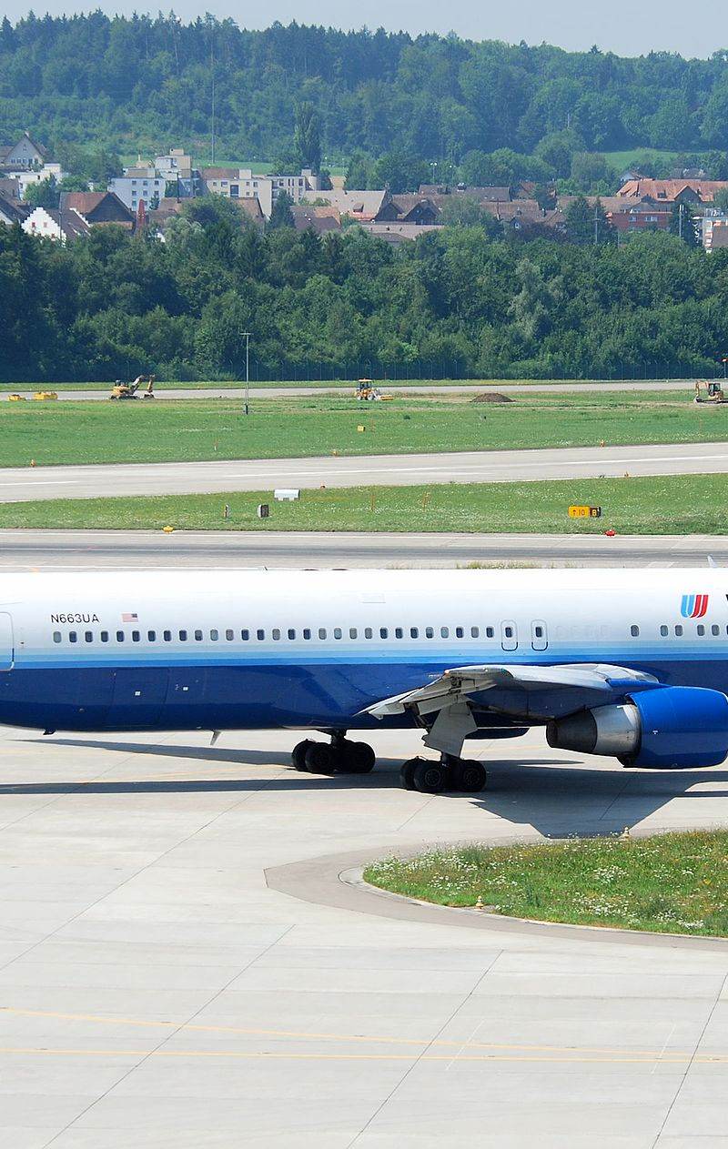 N663UA - Twin-engine aircraft