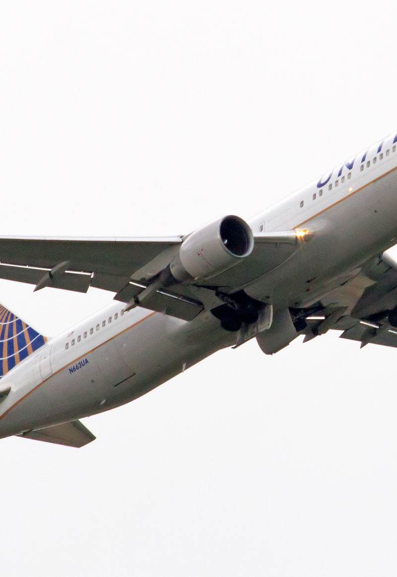 N663UA - Twin-engine aircraft